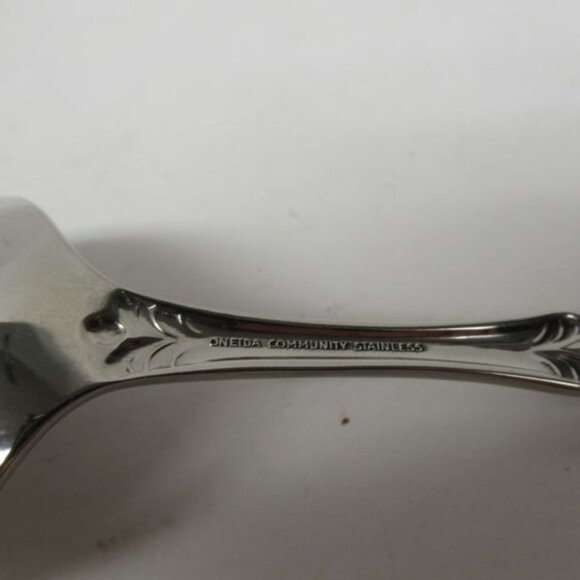 2 - Oneida Community Stainless CHANDELIER 6 3/4 Inch Cream Ladles - Picture 5 of 5